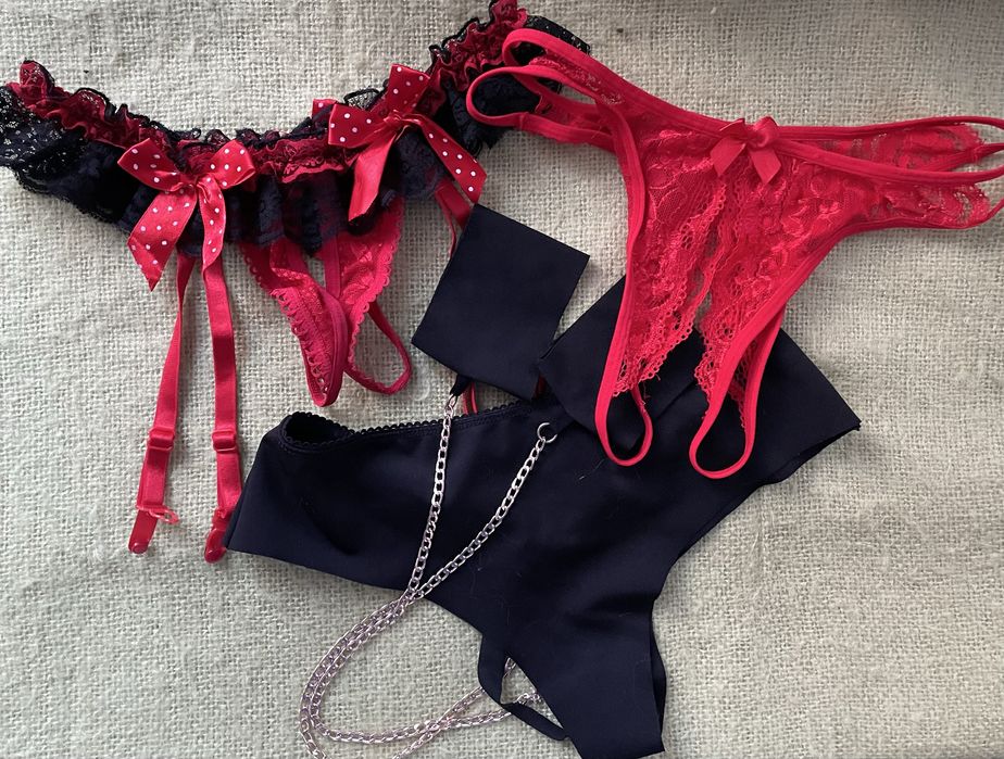 Трусики з відкритим доступом  , костюм еротичниц з фіксаторами
