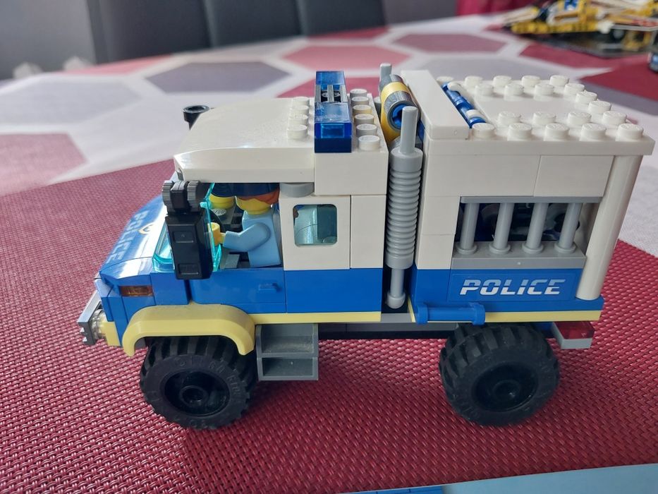 Lego city 60276 konwój więzienny