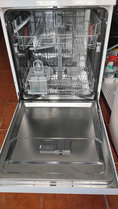 Máquina lavar loiça HotPoint