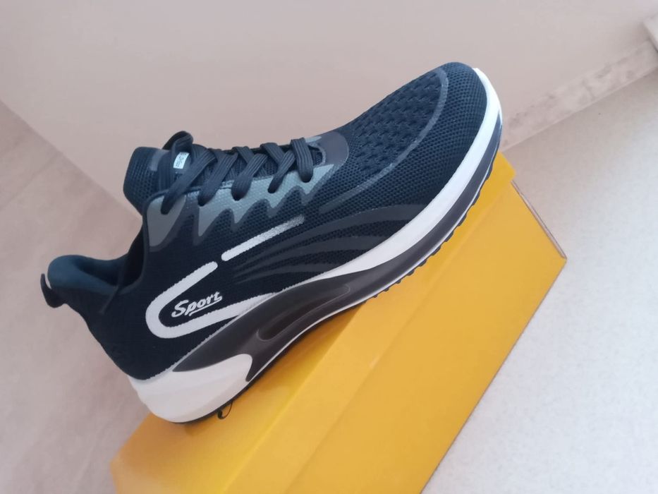 Кросівки чоловічі