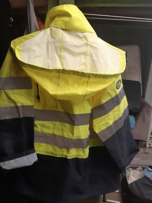 Casaco impermeável + Martelo