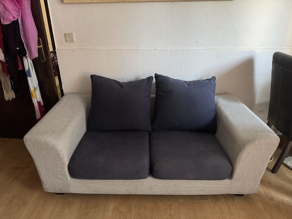 Sofá de dois lugares, usado. Vendo ou Troco