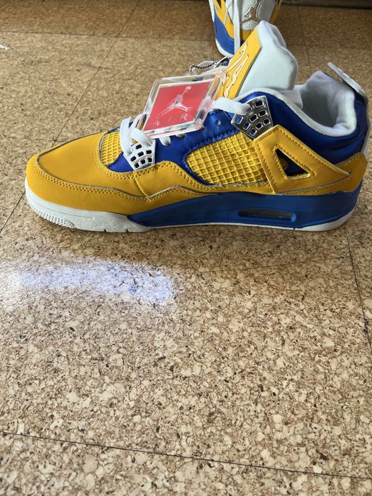 Vendo Jordan 4 nova