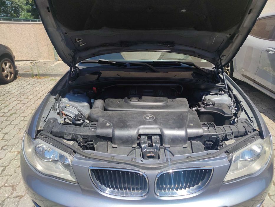 Vendo BMW 120d (E87) de 2006 com caixa automática, em muito bom estado geral de mecânica e interiores. Carro muito dinâmico e confortável foto 5