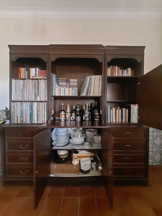 Móvel estante em madeira