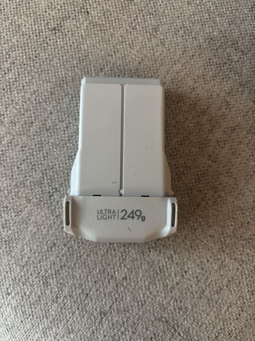 DJI Mini 3 zestaw+ kontroler DJI RC + bateria + walizka