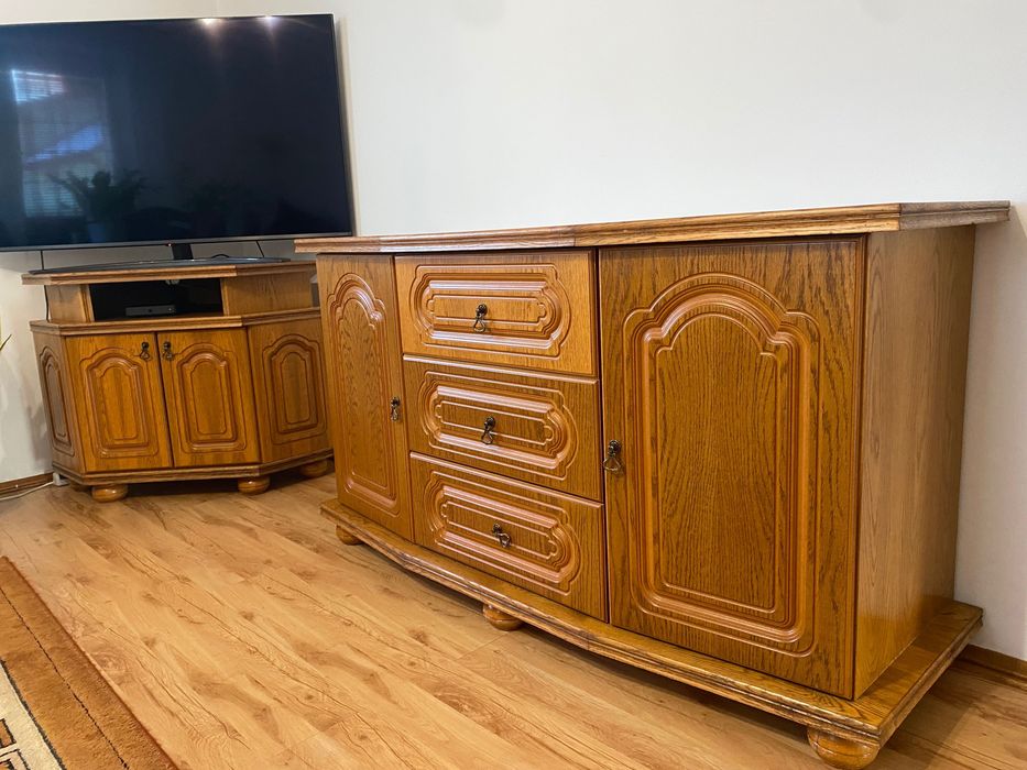 Komplet solidnych mebli - wyposażenie salonu