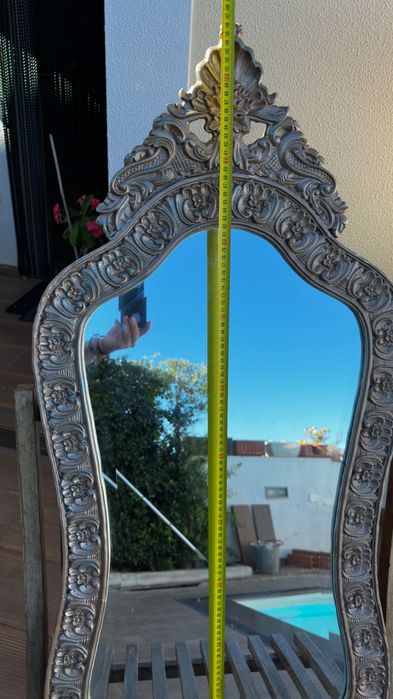 Espelho decorativo com marcas da idade