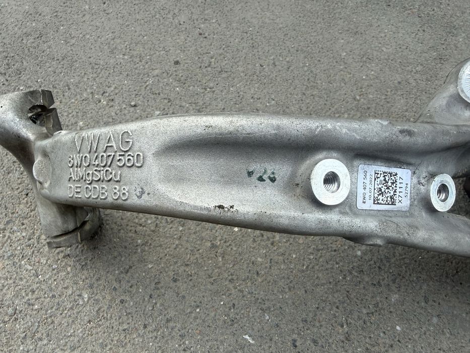 Цапфа (поворотный кулак) передний правый audi a4 s4 b9