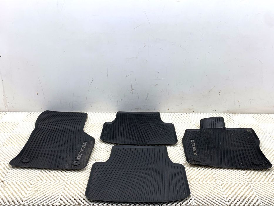 DYWANIK KOMPLET SKODA OCTAVIA IV 5E4061500 2.0 190KM WYKŁADZINY