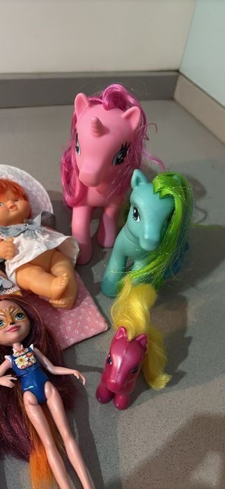 Bonecas da Famosa conjunto E póneis