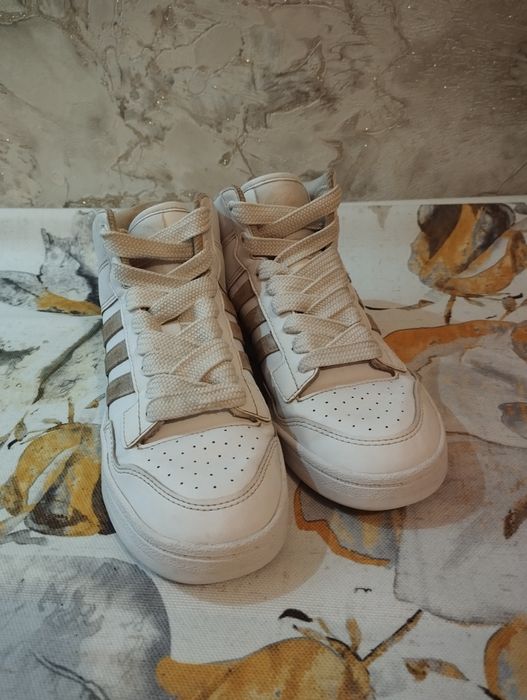 Жіночі кросівки Adidas  розмір 38