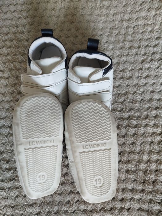 Кросівки на хлопчика і дівчинку