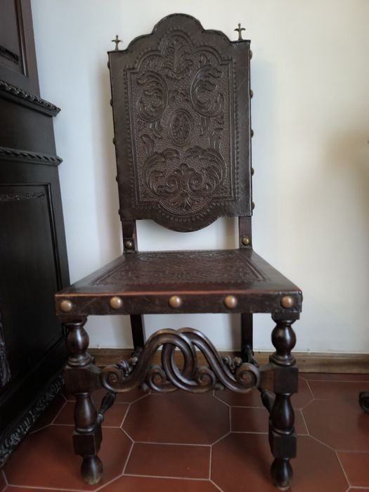 Mobilia antiga trabalhada para sala