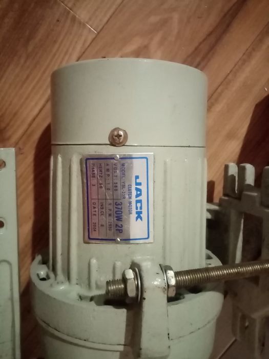 Двигатель для промышленной швейной машинки