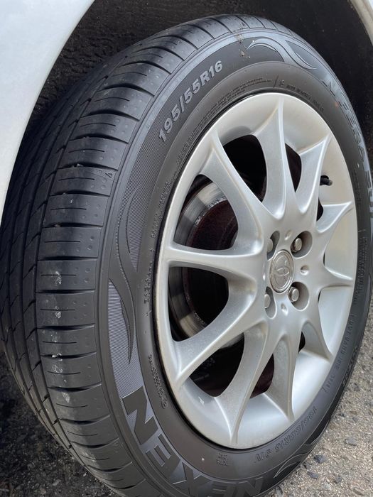 Toyota Corolla Hatchback E12U 1.4 VVT-i Full Extras + Jantes 16" + Bancos em Pele