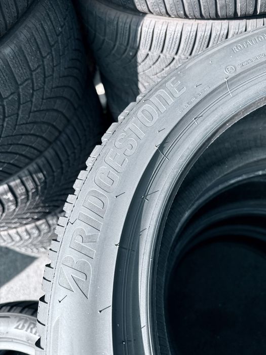 235 50 19 Bridgestone LM005 90% Шини Зима