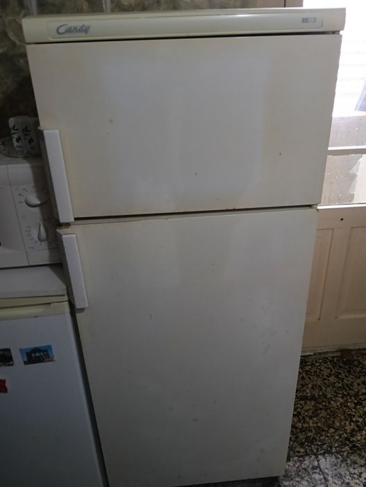 Frigorífico com congelador