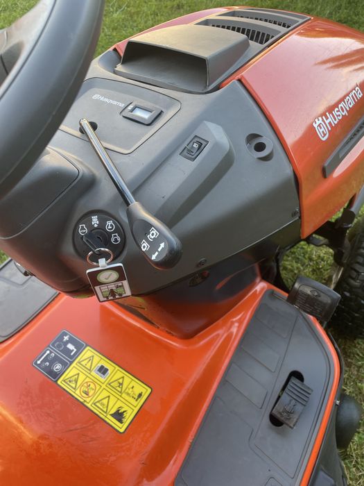 Traktorek husqvarna TC 138