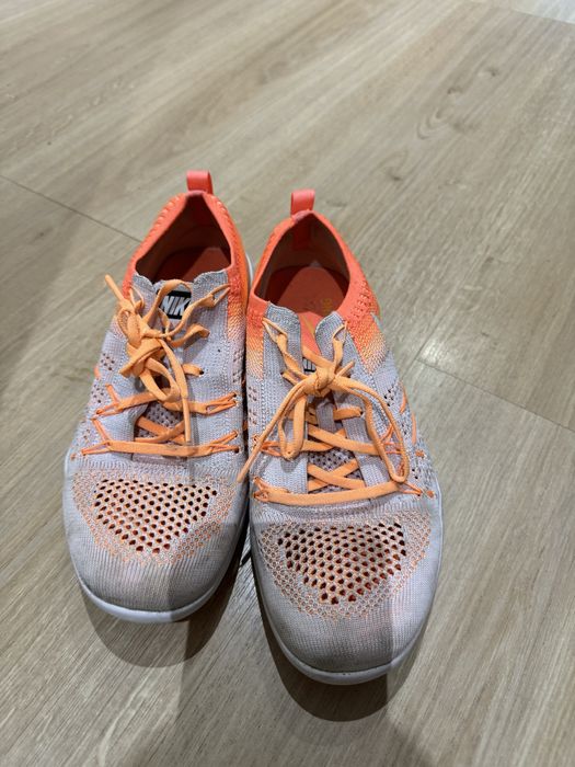Tenis sapatilhas bancas e laranja