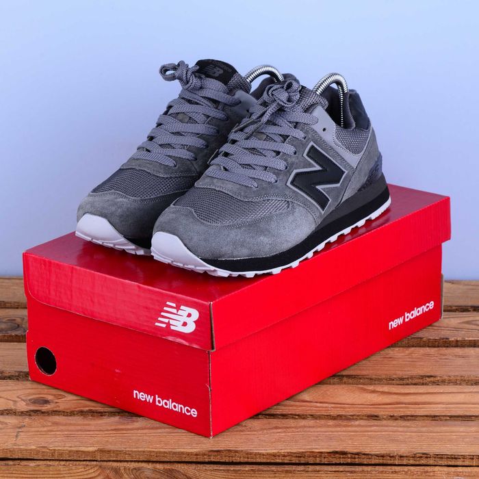 (2385) Кросівки New Balance 574 сірий на чорній підошві (41-46)
