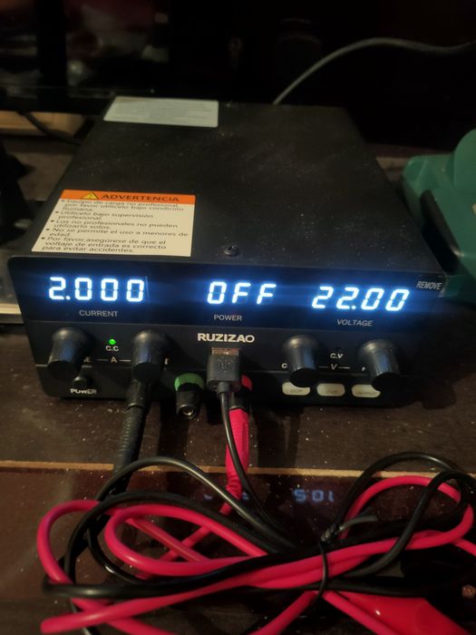 Fonte de bancada 30V 10A