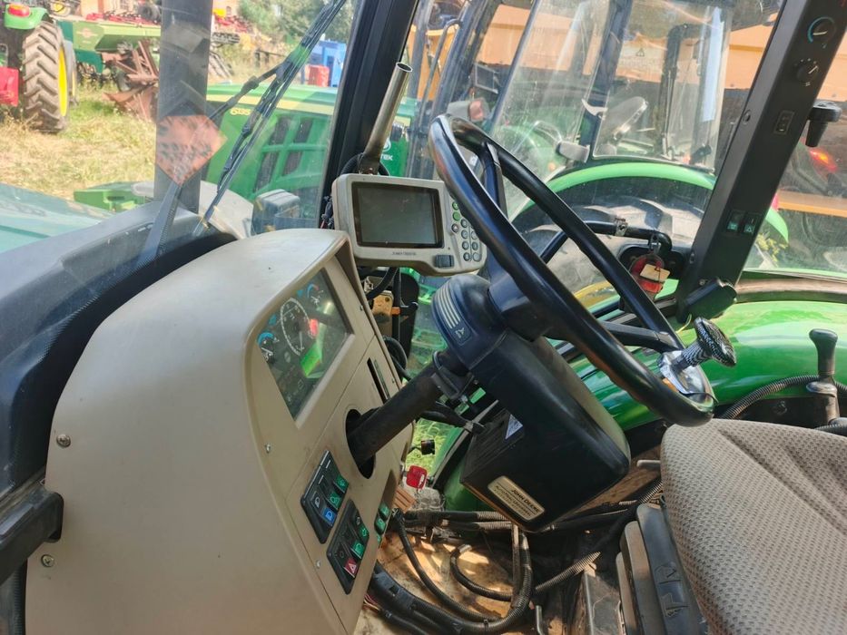 Трактор John Deere 6135B