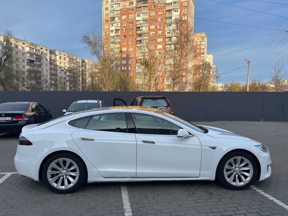 Оренда Tesla Model S Rest рест подобово помісячно