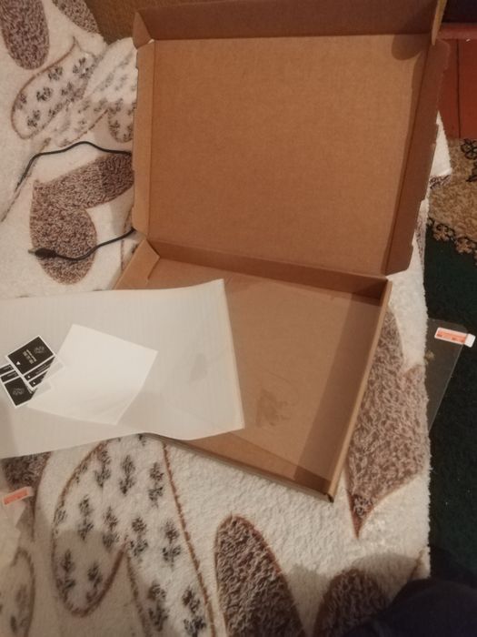 продам захисне скло на планшен