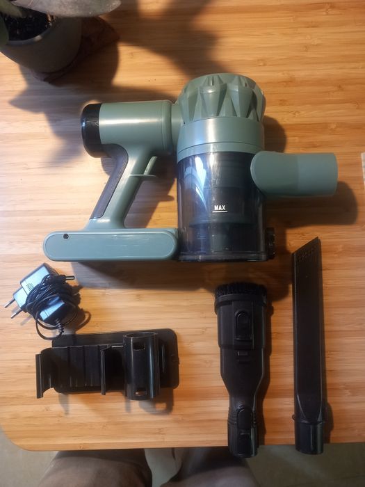 Aspirador vertical sem fio Create Cyclone Force