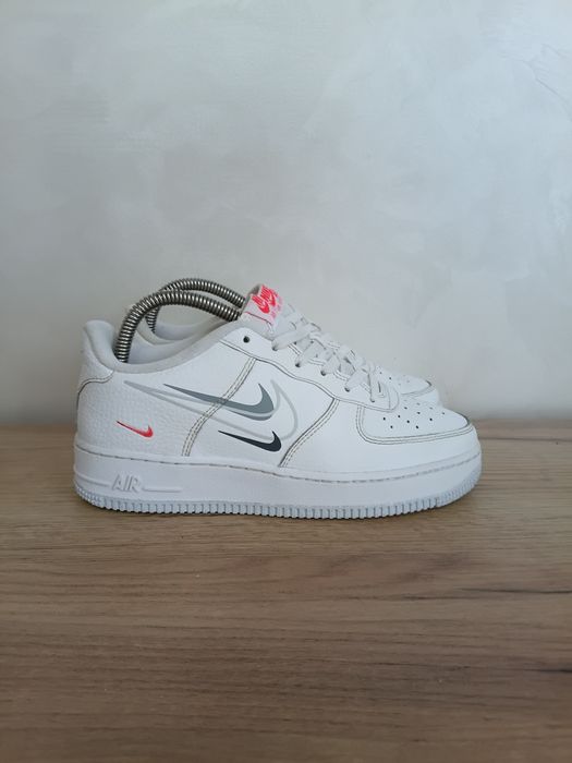 Nike Air Force 1 White Trainers Size 
Розмір 39 довжина устілки 24.3 с