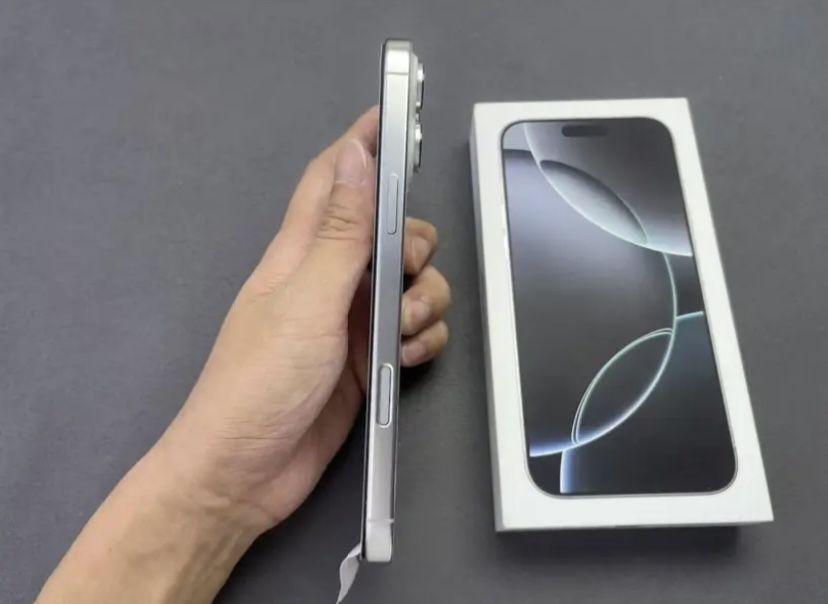 Продам iphone 16 pro max 512gb