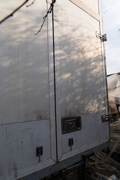 Kontener z agregatem od Mercedesa Craftera