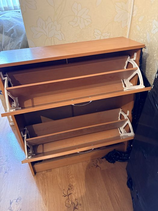 Тумбочка під взуття