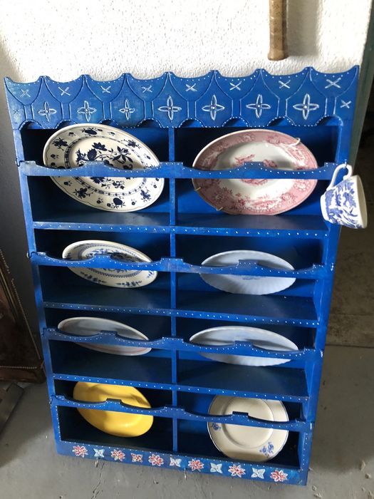 Cantoneira rustica, com pintura manual, baixa de preço