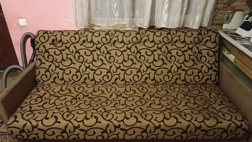 Продам діван в нормальному стані