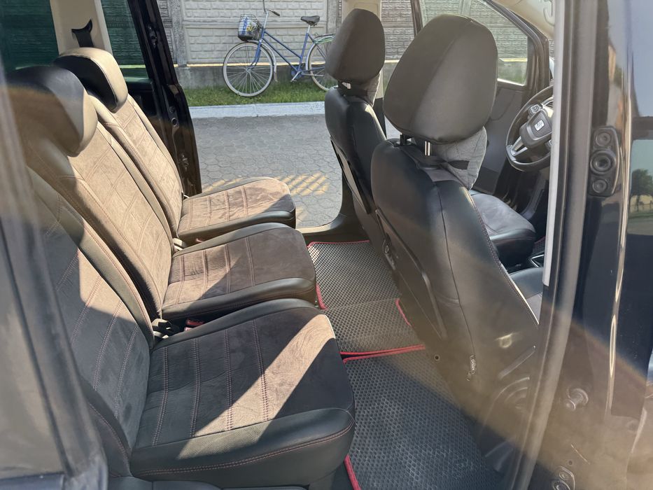 Seat Alhambra 2011 • 2.0 TDI • 7 місць