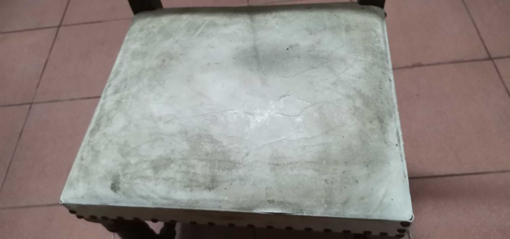 Cadeira para restauro vintage em bom estado