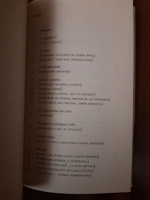9 livros de poesia portuguesa: Manuel Alegre, Fernando Pessoa, etc.