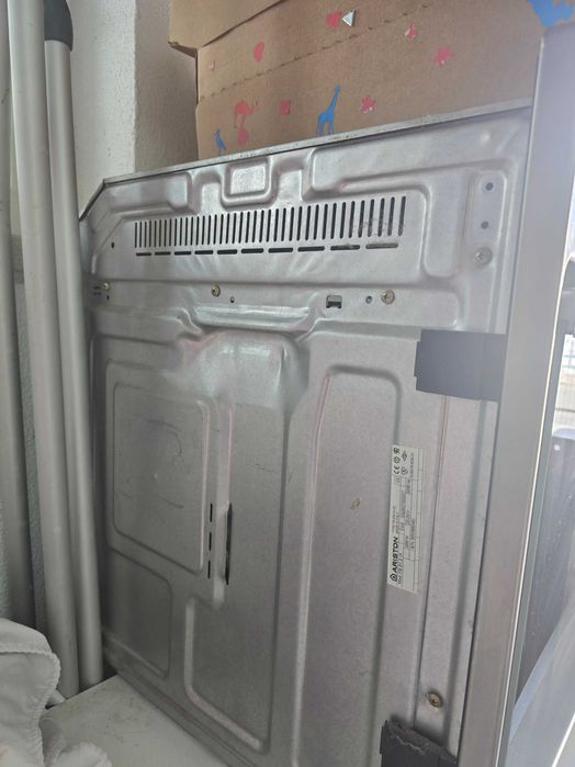 Forno Ariston em estado de funcionamento