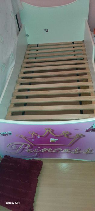 Cama. Estrado, colchão e Gaveta para por debaixo cama