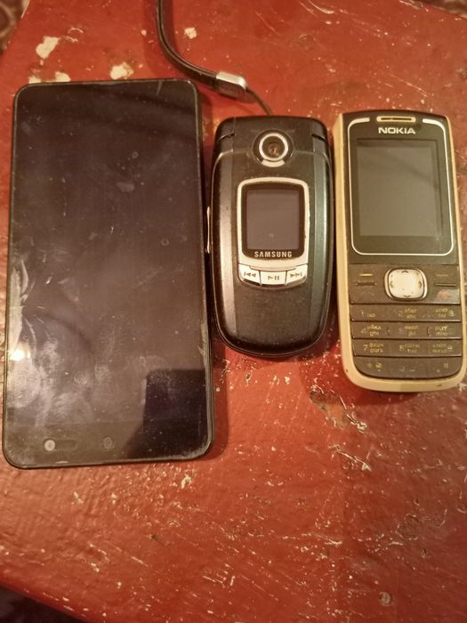 Продам старые мобильные телефоны