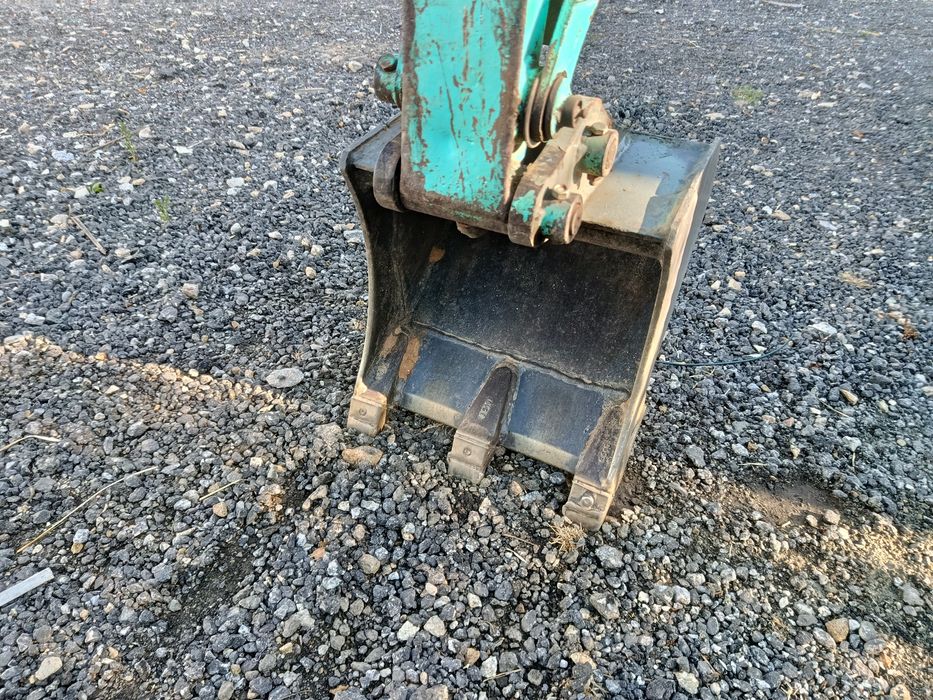 Mini giratória kobelco sk007