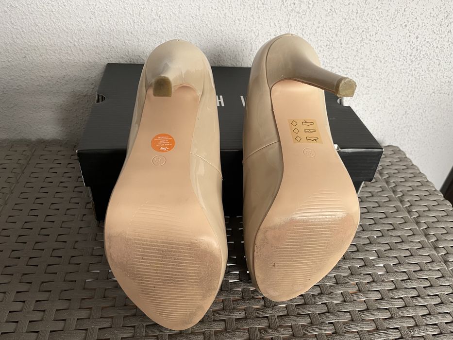 Szpilki na platformie