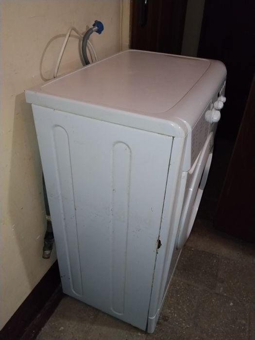 Продам стиральную машинку Indesit