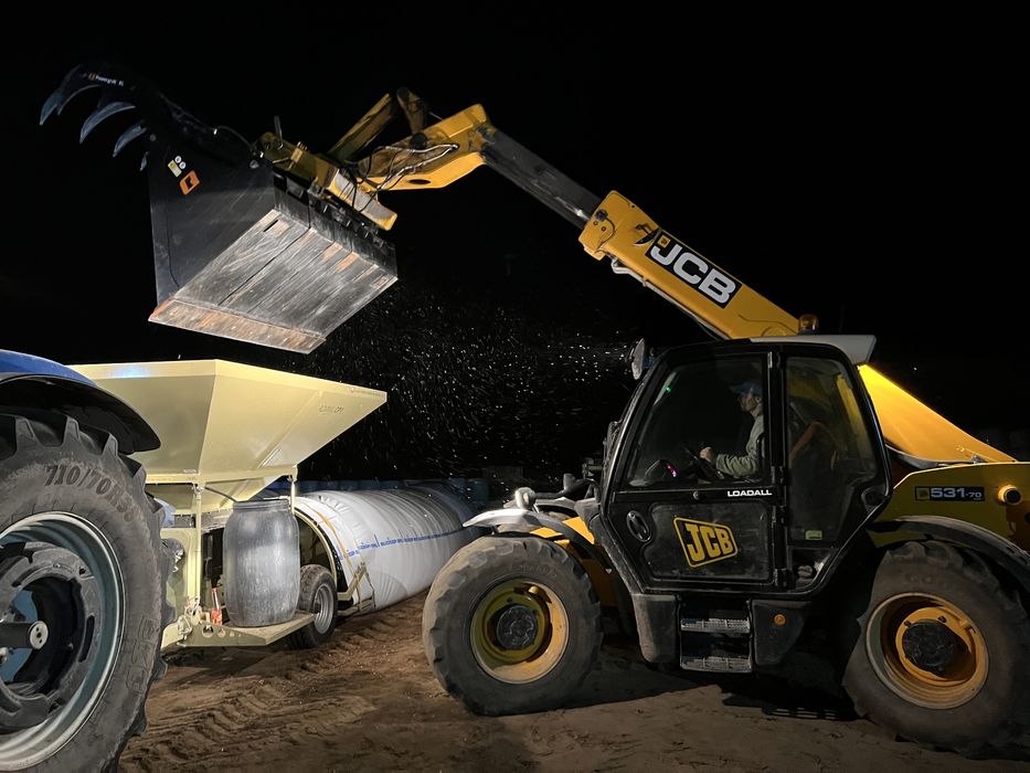 Zbiór traw  koszenie SaMASZ belowanie usługi rolnicze wywóz obornika