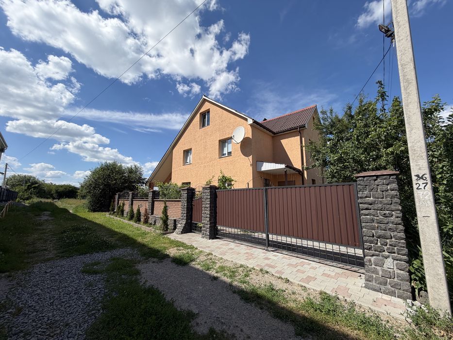 Будинок на 10 сотках землі у місті ! 100м до транспорту та магазинів