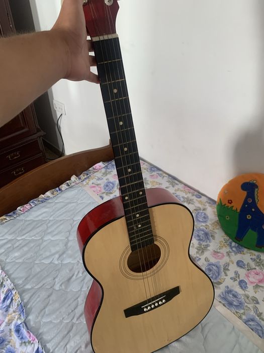 Guitarra em bom estado falta uma corda so