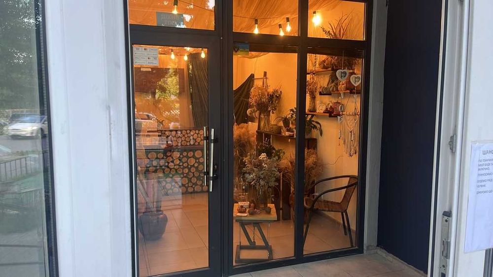 Здам в оренду фасадне приміщення 1 поверх, всі ідуть до метро, 20м2