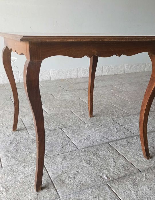 Pequena mesa vintage estilo Luís XIV